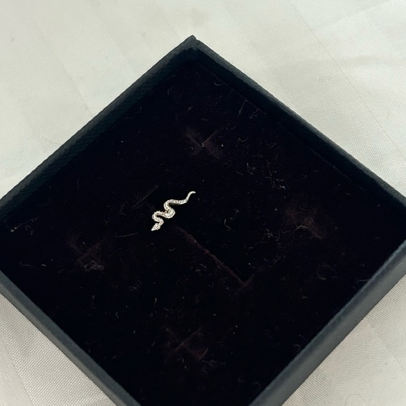 [PRE-LOVED] Beatti silver piercing stud round back - Picture 3 of 5